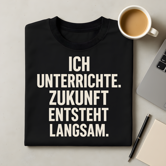 Zukunft entsteht langsam T-Shirt