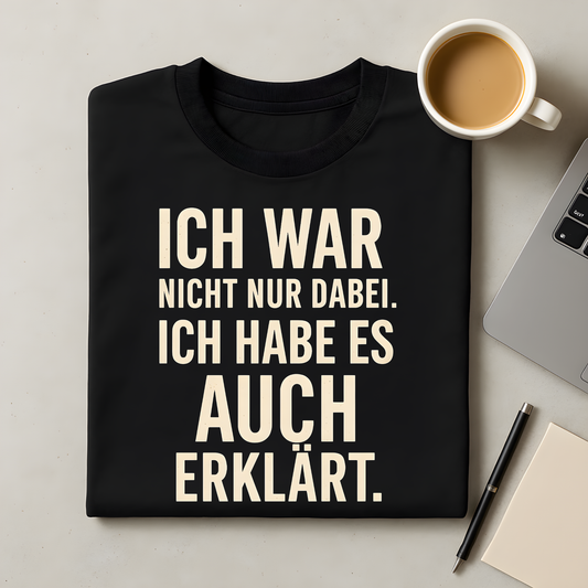 Dabei und erklärt T-Shirt